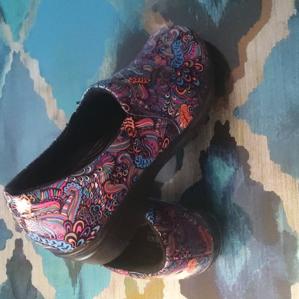 Colorful Patterned Clogs - Picture 2 of 3